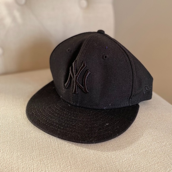 MLB Other - New York YANKEES BLACK HAT SIZE 7